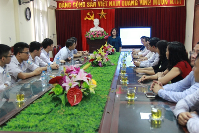 Giám đốc Sở GD&ĐT Nghệ An – Nguyễn Thị Kim Chi gửi lời chúc mừng và mong 4 em học sinh đạt kết quả tốt tại đấu trường quốc tế Giám đốc Sở GD&ĐT Nghệ An – Nguyễn Thị Kim Chi gửi lời chúc mừng và mong 4 em học sinh đạt kết quả tốt tại đấu trường quốc tế