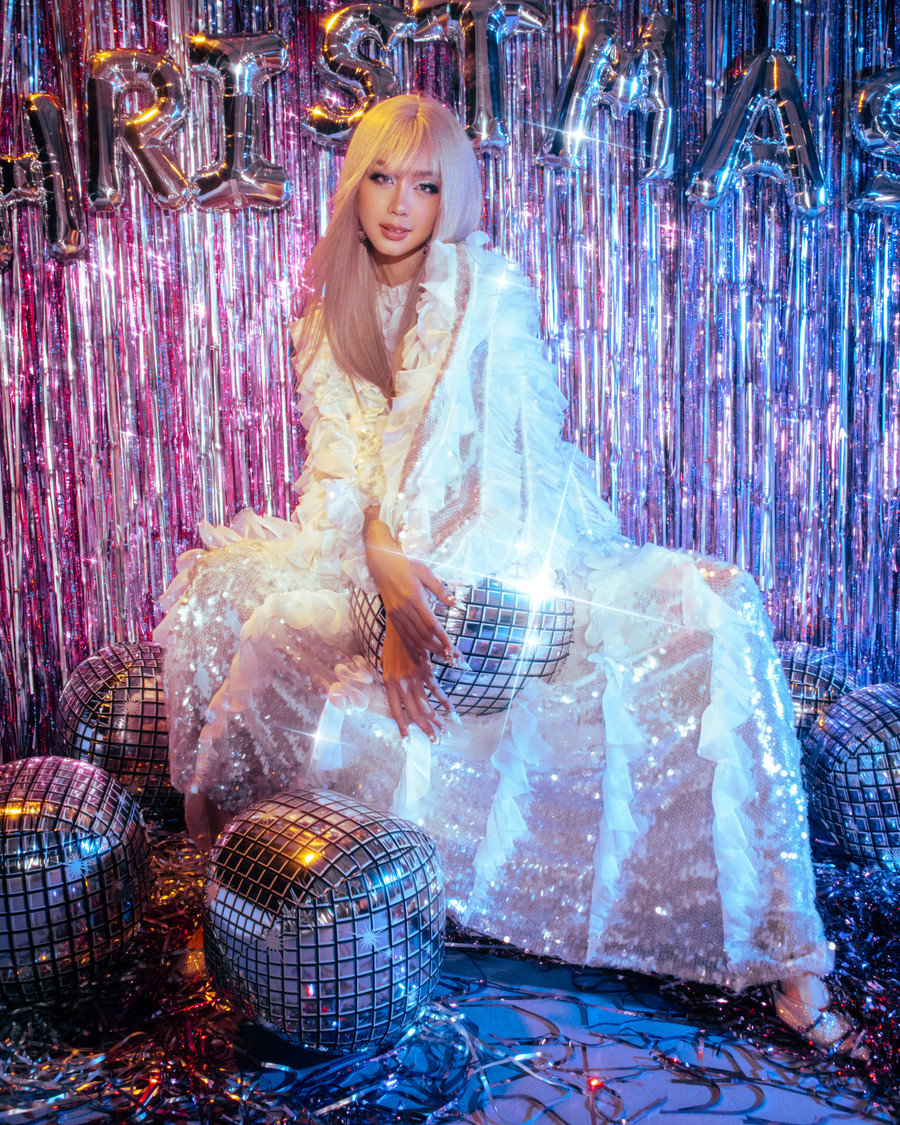 Ngoài ra, Hoa hậu Bảo Ngọc cũng đang tất bật chuẩn bị cho những dự án thiện nguyện nằm trong chương trình “Tết Hạnh Phúc” để mang niềm yêu thương và Tết ấm no đến với người dân có hoàn cảnh khó khăn trên mọi miền đất nước. Ngoài ra, Hoa hậu Bảo Ngọc cũng đang tất bật chuẩn bị cho những dự án thiện nguyện nằm trong chương trình “Tết Hạnh Phúc” để mang niềm yêu thương và Tết ấm no đến với người dân có hoàn cảnh khó khăn trên mọi miền đất nước.