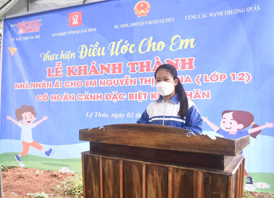 An Na xúc động chia sẻ: “Em chưa từng nghĩ một ngày em và mẹ sẽ có một căn nhà kiên cố để mỗi khi mưa gió về không còn phải thức trắng đêm dọn đồ vì nước tràn vào nhà...".