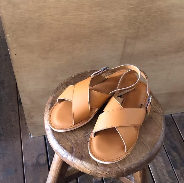 mua mua gio, day la 4 kieu giay dep giup chi em bao toan hinh anh chin chu di lam - 20