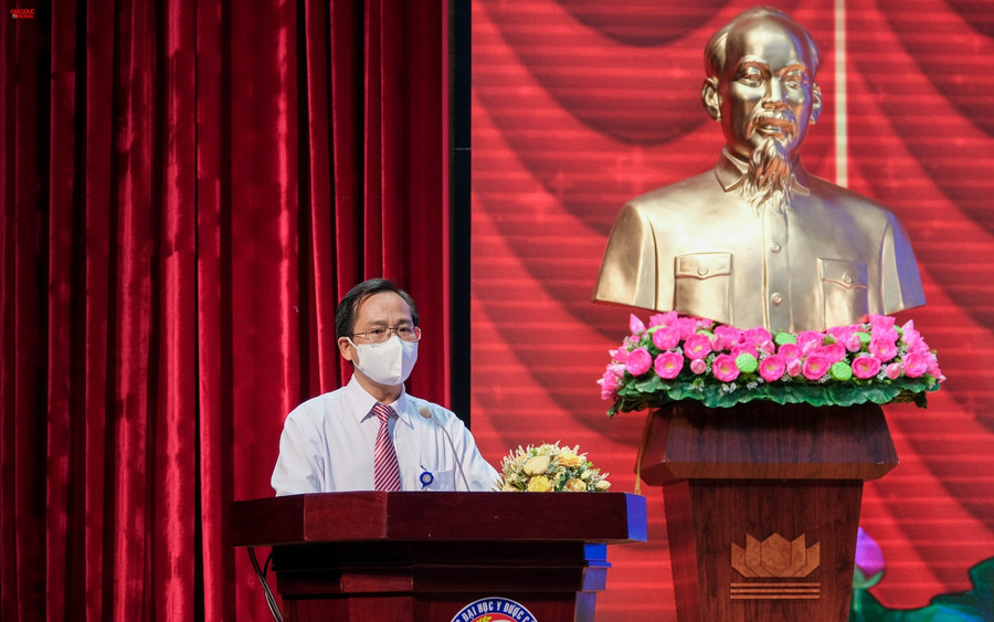 PGS. TS. BS. Nguyễn Trung Kiên, Hiệu trưởng Trường Đại học Y Dược Cần Thơ đề nghị viên giữ nghiêm đội hình tổ chức, phát huy những bài học rút ra từ các chiến dịch ở Cần Thơ, Kiên Giang, Hồ Chí Minh... Hy vọng đoàn ra quân sẽ hoàn thành nhiệm vụ được giao và góp phần giúp các địa phương sớm trở lại bình thường mới.