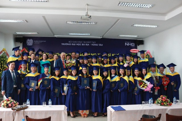 Lễ tốt nghiệp và trao bằng Thạc sỹ Quản trị kinh doanh khóa I