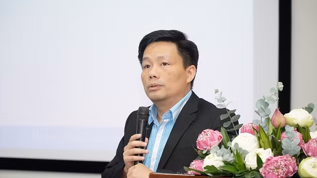 Tiến sĩ Vũ Tường Thụy- Phó Hiệu trưởng Trường ĐH Hoa Sen chia sẻ tại buổi ra mắt chương trình.