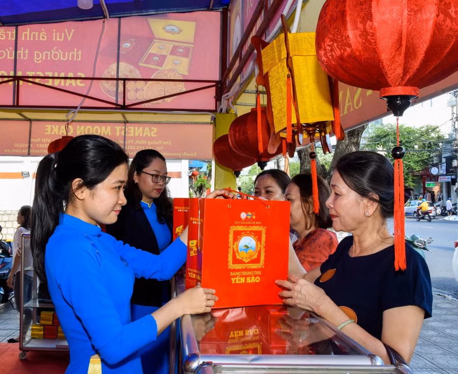Sanest Moon Cake: Hương vị của tết đoàn viên