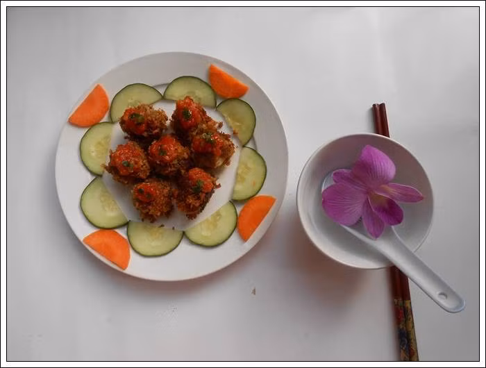 Cách làm món thịt bọc trứng cút lăn cốm rán vàng - Ảnh 2