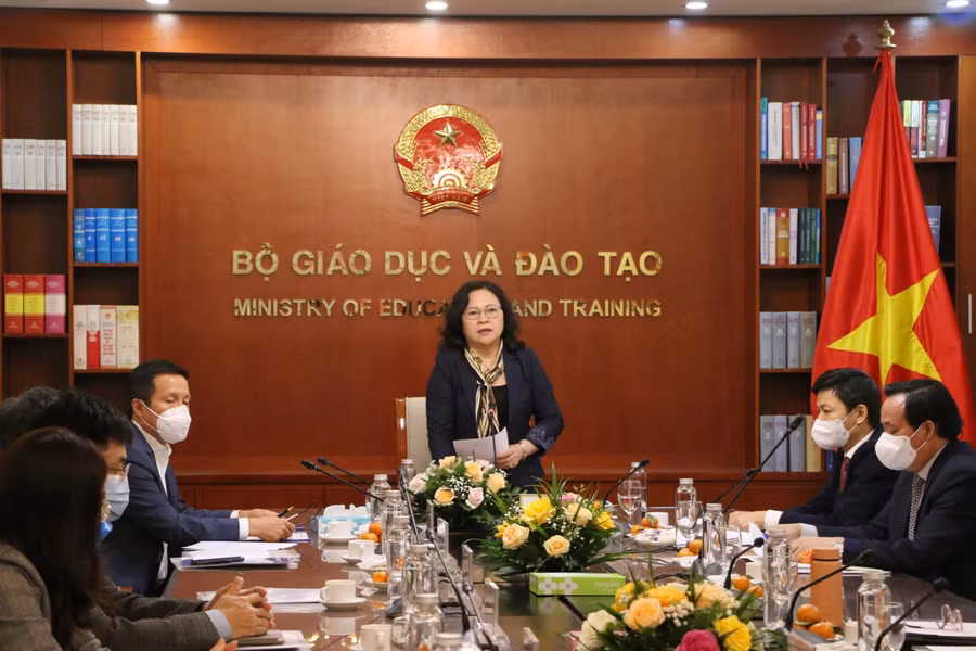 Thứ trưởng Bộ GD&amp;ĐT Ngô Thị Minh nêu bật ý nghĩa nhân văn của chương trình lần này khi hướng đến các trẻ bị mồ côi cha hoặc mẹ do dịch Covid-19.