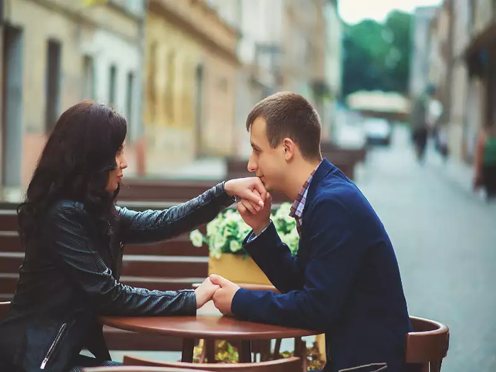 Trước khi tìm thấy một nửa đích thực ai cũng trải qua 5 kiểu tình yêu này