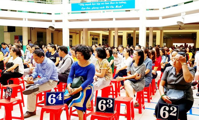 Phụ huynh HS Trường THCS Nguyễn Du (quận 1) trong buổi gặp gỡ toàn trường đầu năm học
