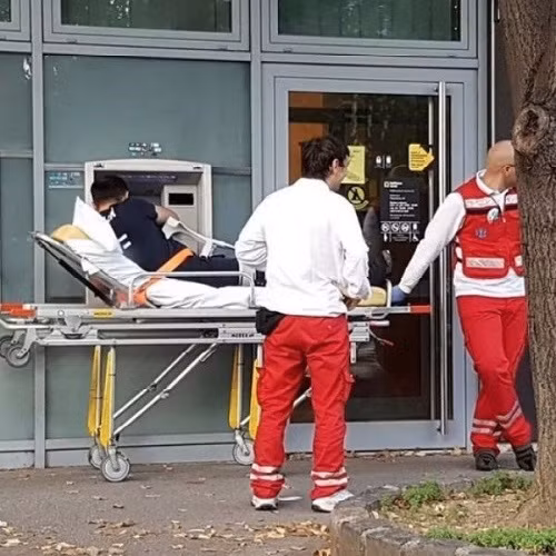 Đồng tiền đi liền khúc ruột.