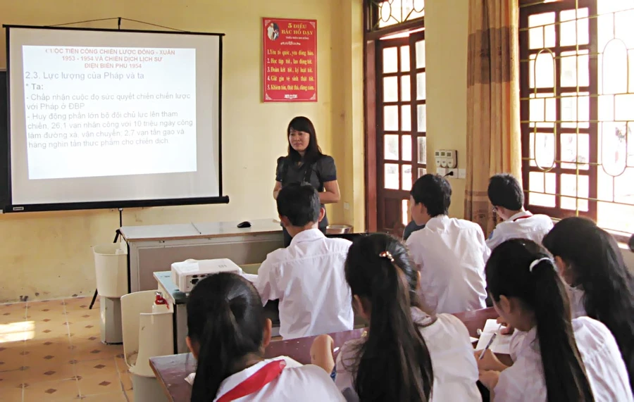 Ứng dụng CNTT vào dạy học đòi hỏi GV sáng tạo linh hoạt. Ảnh: Thanh Long