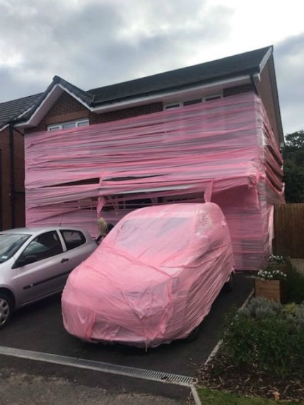 Cặp vợ chồng trẻ thừa nhận ít nhất họ đã quá ngạc nhiên trước màn trêu đùa này. Cặp vợ chồng trẻ thừa nhận ít nhất họ đã quá ngạc nhiên trước màn trêu đùa này. Ảnh: BPM Media.