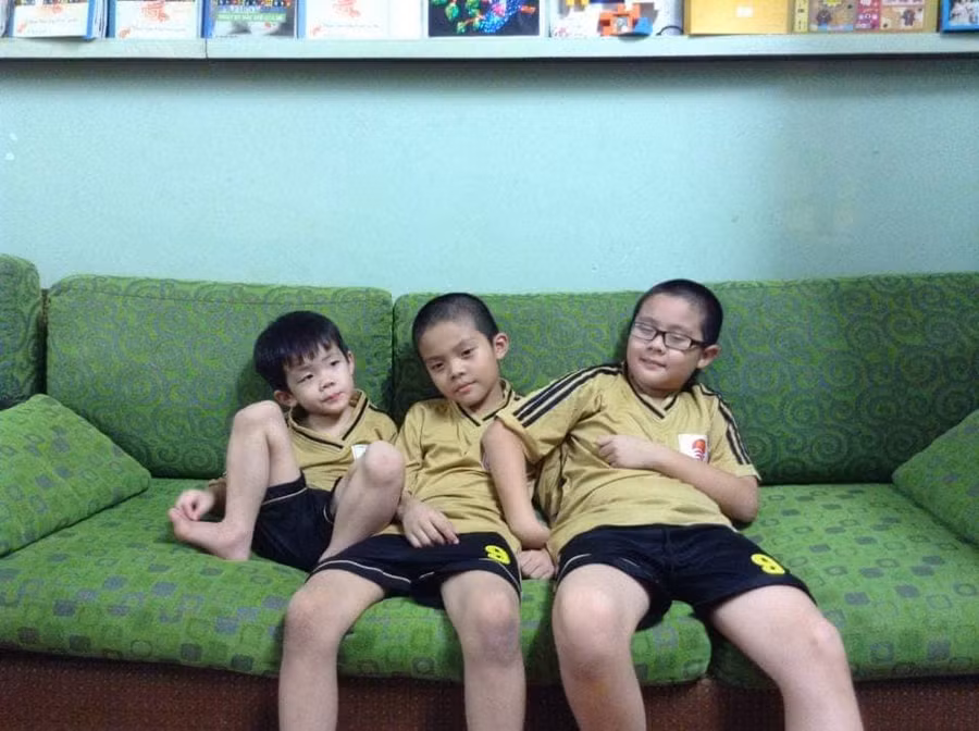 bi bo quen tren xe, be 10 tuoi ha noi song sot va 9 gio tim duong ve nha - 4