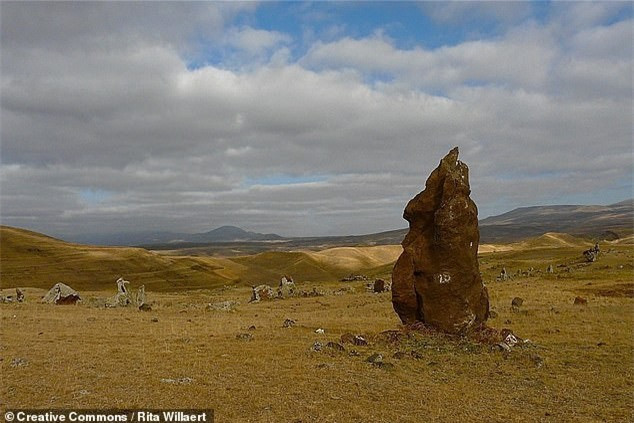"Thạch trận" kỳ bí 7.500 năm: chiêm tinh đài hay lăng mộ? - Hình 3 “Thạch trận” kỳ bí 7.500 năm: Chiêm tinh đài hay lăng mộ? ảnh 2