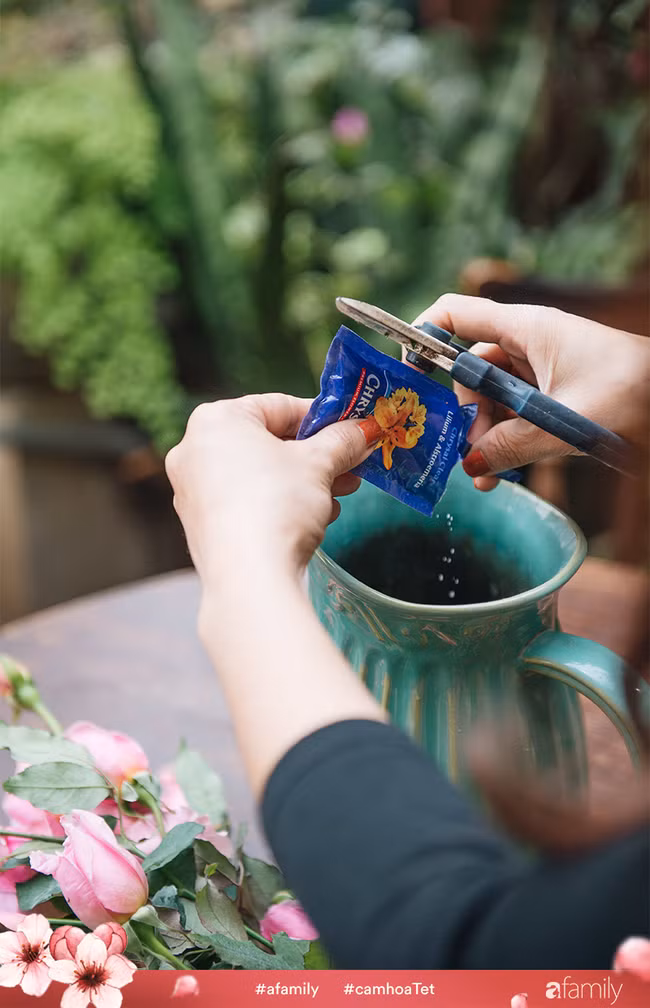 Tết này phải có bình hoa hồng thơm trong nhà, cắm như này đảm bảo ai cũng khen - Ảnh 4.