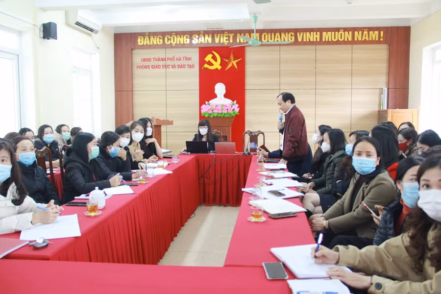 Buổi tập huấn tại Phòng GD&ĐT thành phố Hà Tĩnh.