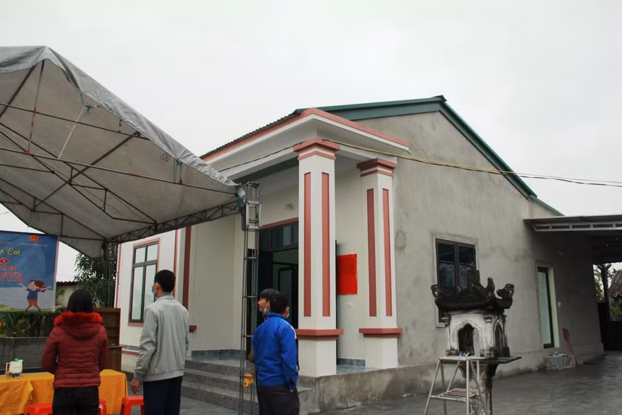 Nay đã có căn nhà mới xinh đẹp, khang trang, kiên cố.