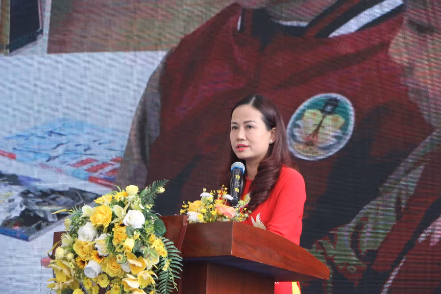 Nhà giáo Vương Hương Giang - Trưởng Phòng GD&ĐT Hoàn Kiếm, Hà Nội.