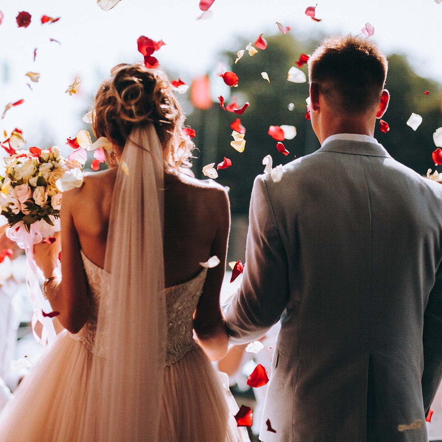 Những người đã kết hôn hạnh phúc hơn những người chưa kết hôn? (Ảnh: ITN).