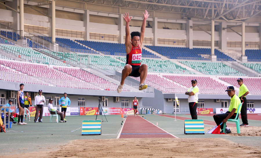 Bùi Văn Đông huy chương vàng nhảy xa