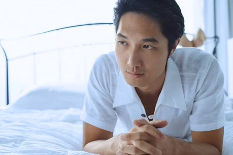 Anh đau đớn khi phát hiện vợ ngoại tình (Ảnh minh họa)