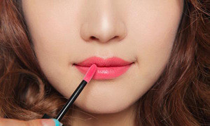 4 bước trang điểm giúp môi căng mọng không cần phẫu thuật