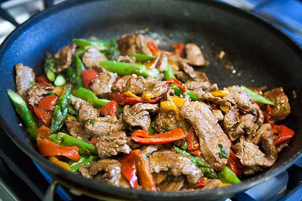 Bò xào cay với măng tây