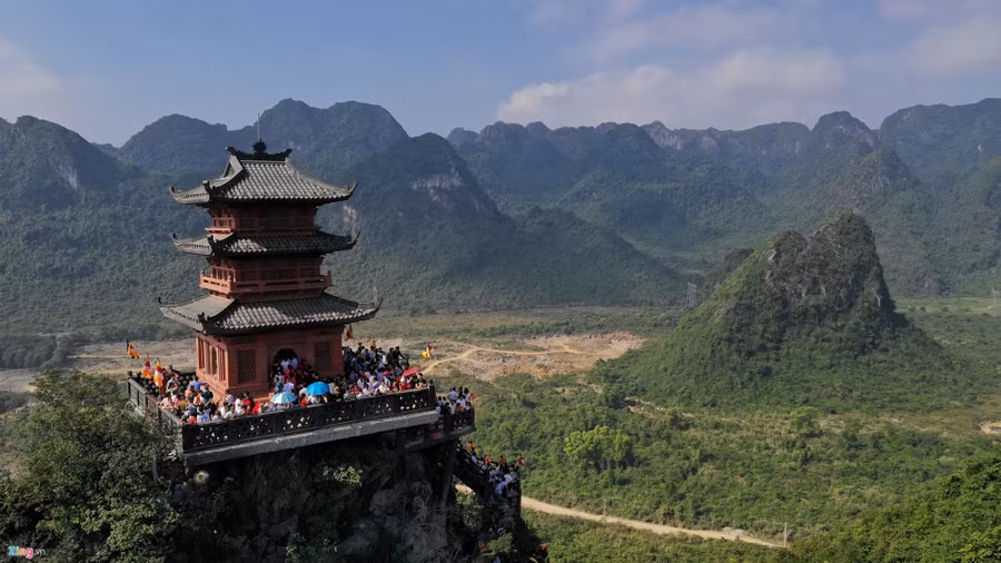 Chua xay xong, van nguoi da un un keo len ngoi chua lon nhat the gioi o Ha Nam hinh anh 14