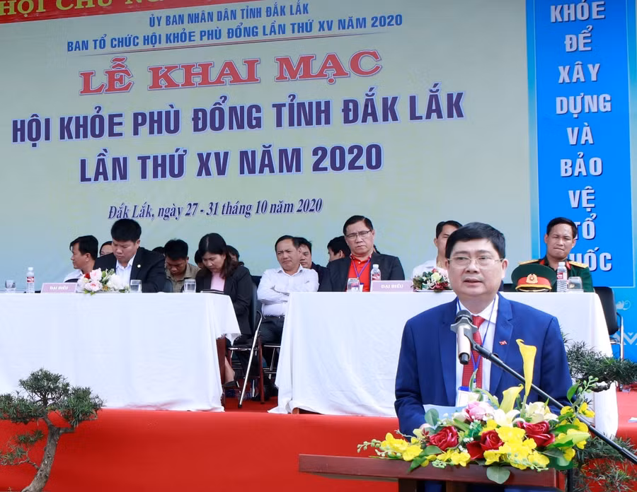 Giám đốc Sở GD&amp;ĐT Phạm Đăng Khoa phát biểu khai mạc Hội khỏe.