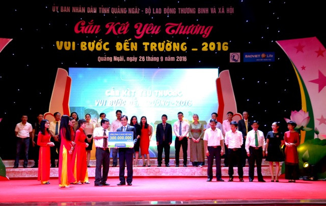 Bảo Việt Nhân thọ đồng hành cùng quỹ “Gắn kết yêu thương - vui bước đến trường” tại Quảng Ngãi