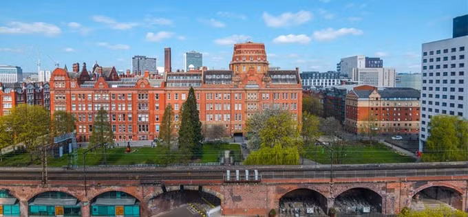 Top 10 đại học hàng đầu Vương quốc Anh năm 2018 ảnh 7