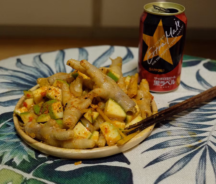 Cách làm chân gà trộn xoài sốt kiểu Thái nhâm nhi ngày Tết