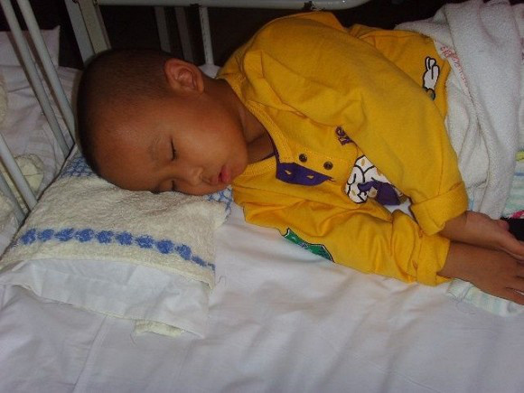 3 thói quen gây hại cho trẻ trước khi ngủ, bảo sao con mình lại lùn hơn con hàng xóm - Ảnh 3. 3 thói quen gây hại cho trẻ trước khi ngủ, bảo sao con mình lại lùn hơn con hàng xóm - Ảnh 3.