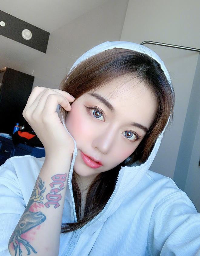 Hình Hiểu Dao (Thượng Hải, Trung Quốc) là một trong những hot girl Trung Quốc đình đám trên mạng xã hội. Cô sở hữu tài khoản có 5,6 triệu người theo dõi. Hình Hiểu Dao (Thượng Hải, Trung Quốc) là một trong những hot girl Trung Quốc đình đám trên mạng xã hội. Cô sở hữu tài khoản có 5,6 triệu người theo dõi.