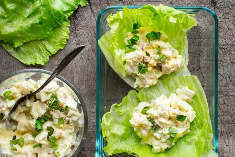 Xà lách cuốn salad trứng. (Ảnh: ITN). Xà lách cuốn salad trứng. (Ảnh: ITN).