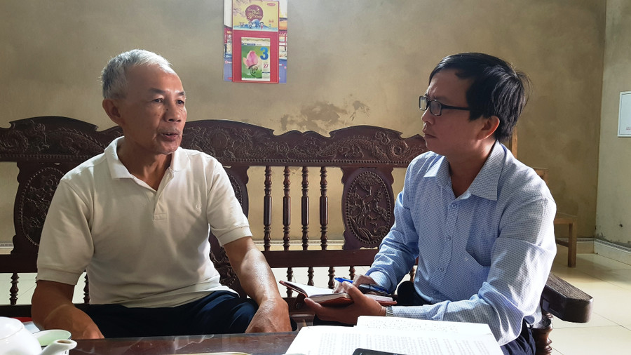 Ông Nguyễn Hữu Tư phản ánh sự việc với phóng viên