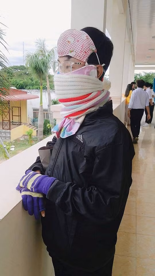 Hà Nội giảm nhiệt độ sốc, rét đậm 15 độ, cư dân mạng vội chuyền tay nhau bí kíp chống rét không giống ai - Hình 4