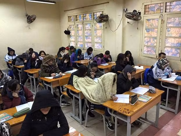 Hà Nội giảm nhiệt độ sốc, rét đậm 15 độ, cư dân mạng vội chuyền tay nhau bí kíp chống rét không giống ai - Hình 8