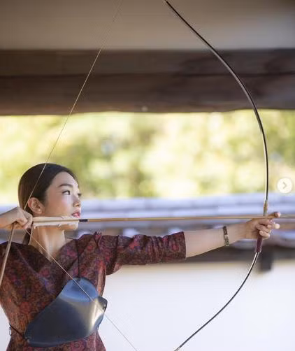 bat ngo gia the "doc nhan long" cua hoa hau nhat ban hinh anh 2