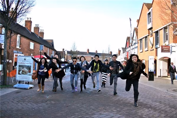  Hãy dang tay đón những chú chim trở về. (Ảnh: Internet)