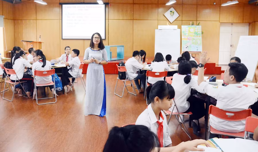 Mỗi giáo viên phải được trang bị và tự trang bị kỹ năng sư phạm cần thiết khi xử lý các tình huống trong nhà trường. Ảnh minh họa