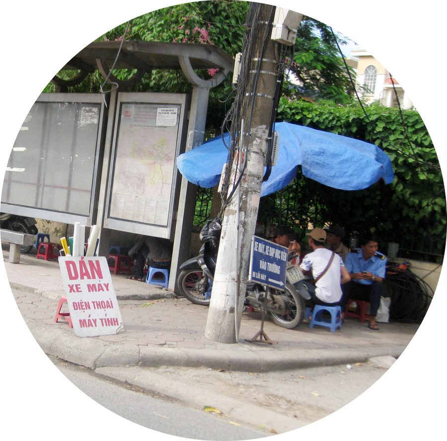 Điểm đón xe buýt thành điểm giải khát…