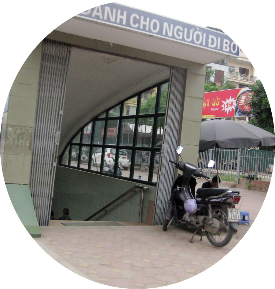 Mở cửa nhưng không có khách… Mở cửa nhưng không có khách…