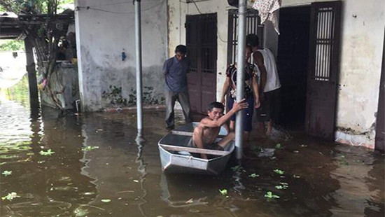 Phương tiện di chuyển duy nhất có thể sử dụng là thuyền. Ảnh: Công Lý.