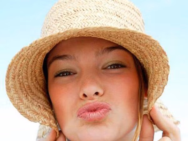 Mùa hè cũng nên dưỡng môi 