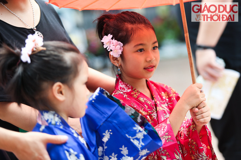 Giới trẻ Hà thành hào hứng check-in cùng hoa Anh đào Nhật Bản ảnh 7