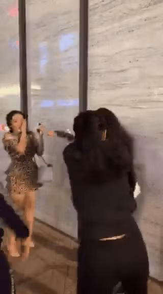 Vụ đánh ghen kinh hoàng ở Vincom: Cô vợ tung tin nhắn phản đòn, khẳng định người bị đánh đích thị tiểu tam - Ảnh 1.