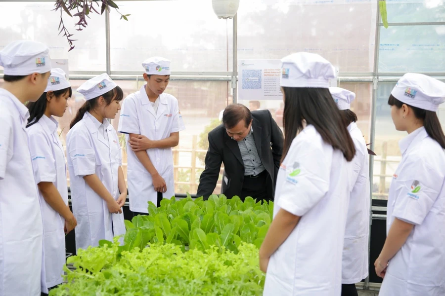 Mô hình lớp học STEM và nhà kính tại Trường THPT Nguyễn Viết Xuân – Vĩnh Phúc. Ảnh: Thanh Tùng.