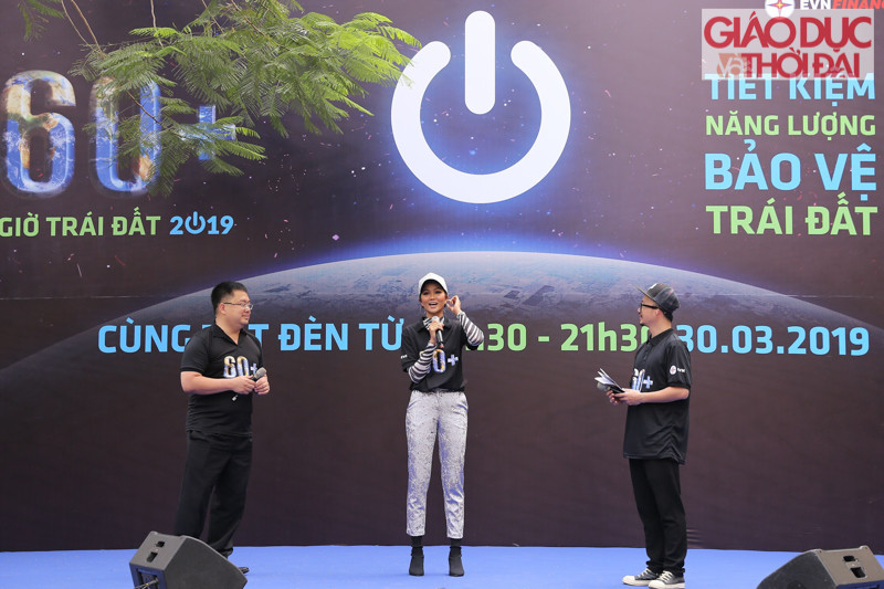 Hoa Hậu H’Hen Ni-ê, người mang theo sứ mệnh đồng hành với cộng đồng, kể lại câu chuyện của chính bản thân mình trong việc thực hành sống Xanh, từ đó mong muốn lan việc thực hành tiết kiệm năng lượng, bảo vệ môi trường đến thế hệ trẻ.