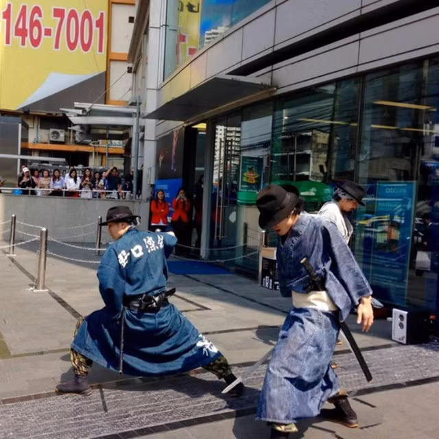 Với Gomi Hiroi Samurai, rác thải trên đường phố chính là kẻ thù