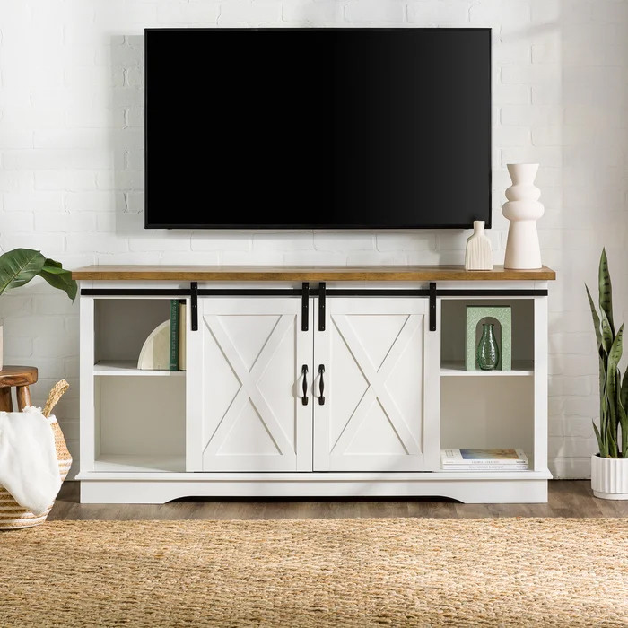 Giá đỡ TV cửa trượt tạo thêm nét duyên dáng và mộc mạc. (Ảnh: ITN). Giá đỡ TV cửa trượt tạo thêm nét duyên dáng và mộc mạc. (Ảnh: ITN).